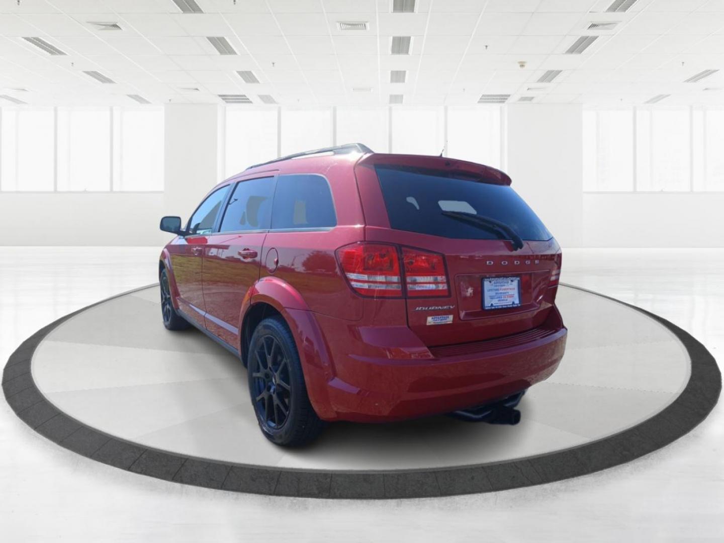 2018 Redline 2 Pearl Coat Dodge Journey SE (3C4PDCAB2JT) with an 2.4L L4 DOHC 16V engine, 4A transmission, located at 880 E. National Road, Vandalia, OH, 45377, (937) 908-9800, 39.891918, -84.183594 - Photo#4