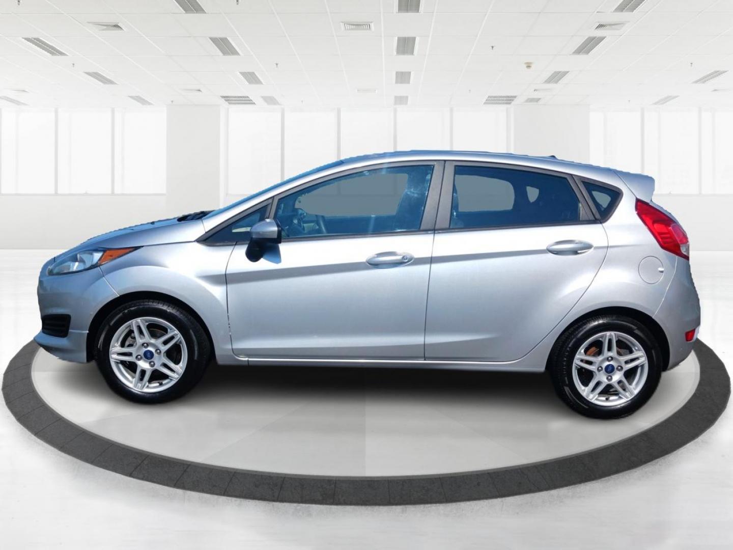 2018 Ingot Silver Metallic Ford Fiesta SE Hatchback (3FADP4EJ5JM) with an 1.6L L4 DOHC 16V engine, located at 1230 East Main St, Xenia, OH, 45385, (937) 908-9800, 39.688026, -83.910172 - Photo#5