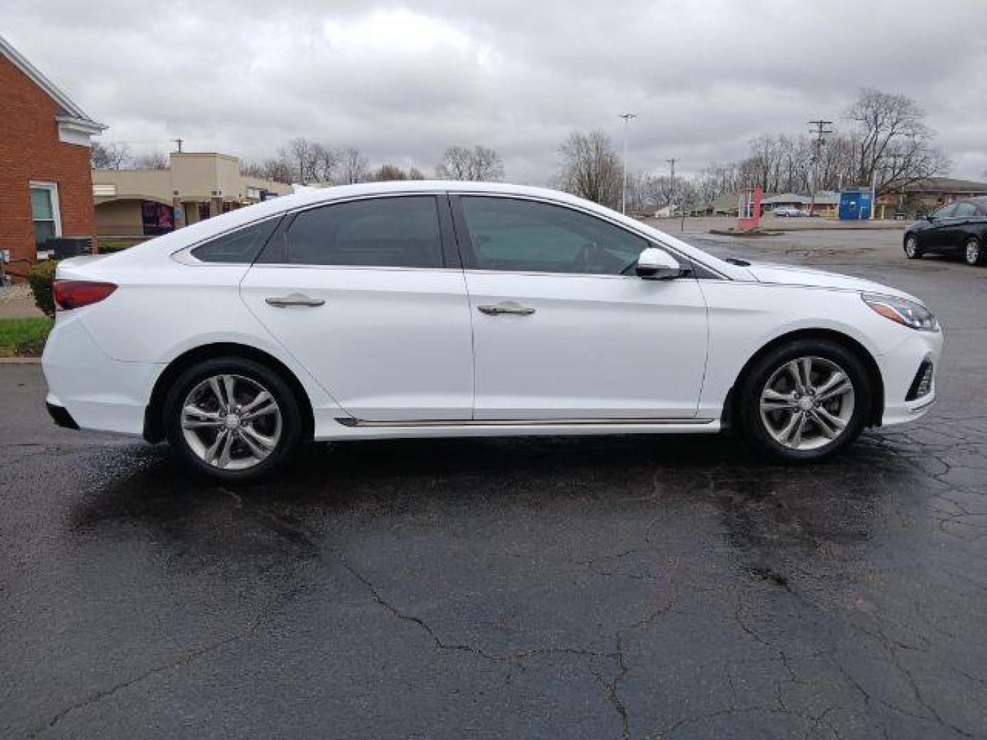 2018 Hyundai Sonata Sport (5NPE34AFXJH) with an 2.4L L4 DOHC 16V engine, 6-Speed Automatic transmission, located at 1951 S Dayton Lakeview Rd., New Carlisle, OH, 45344, (937) 908-9800, 39.890999, -84.050255 - 2018 Hyundai Sonata Sport - Photo#16