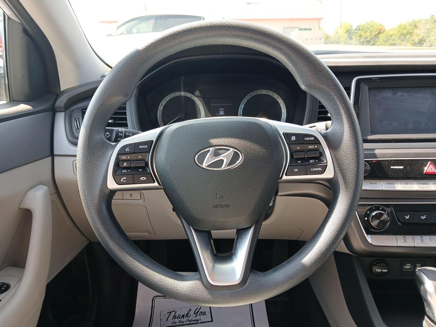 2018 Machine Gray Hyundai Sonata SE (5NPE24AFXJH) with an 2.4L L4 DOHC 16V engine, 7-Speed Automatic transmission, located at 880 E. National Road, Vandalia, OH, 45377, (937) 908-9800, 39.891918, -84.183594 - Photo#15