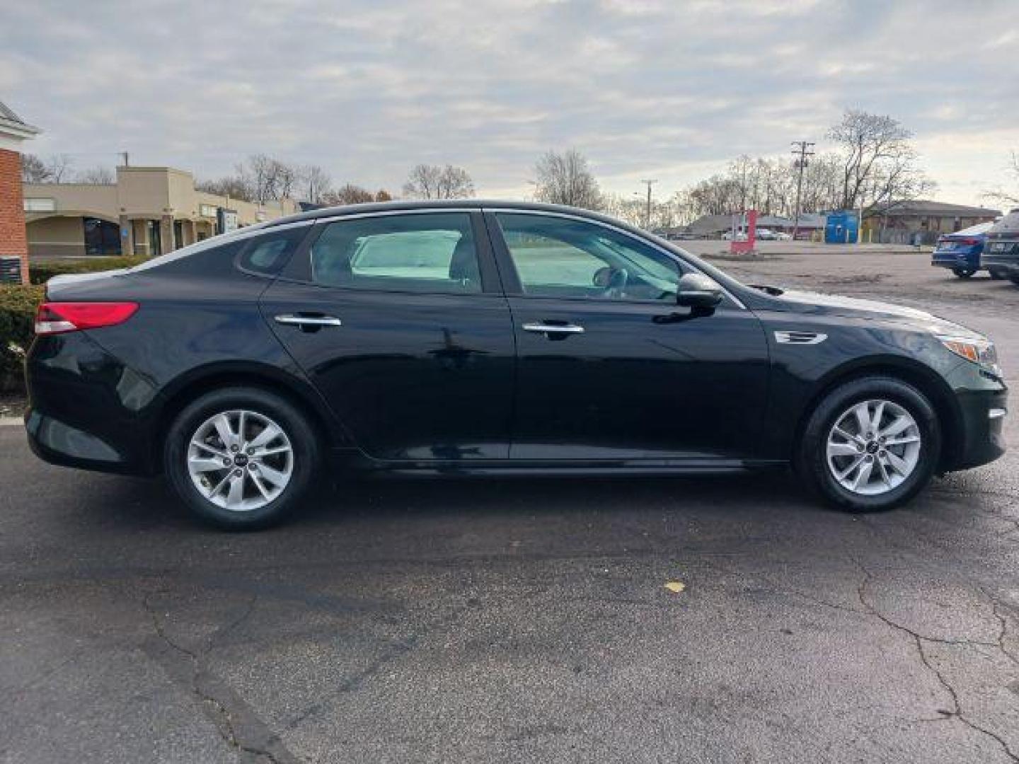 2018 Aurora Black Pearl Kia Optima LX (5XXGT4L36JG) with an 2.4L L4 DOHC 16V engine, 6-Speed Automatic transmission, located at 1184 Kauffman Ave, Fairborn, OH, 45324, (937) 908-9800, 39.807072, -84.030914 - Photo#4