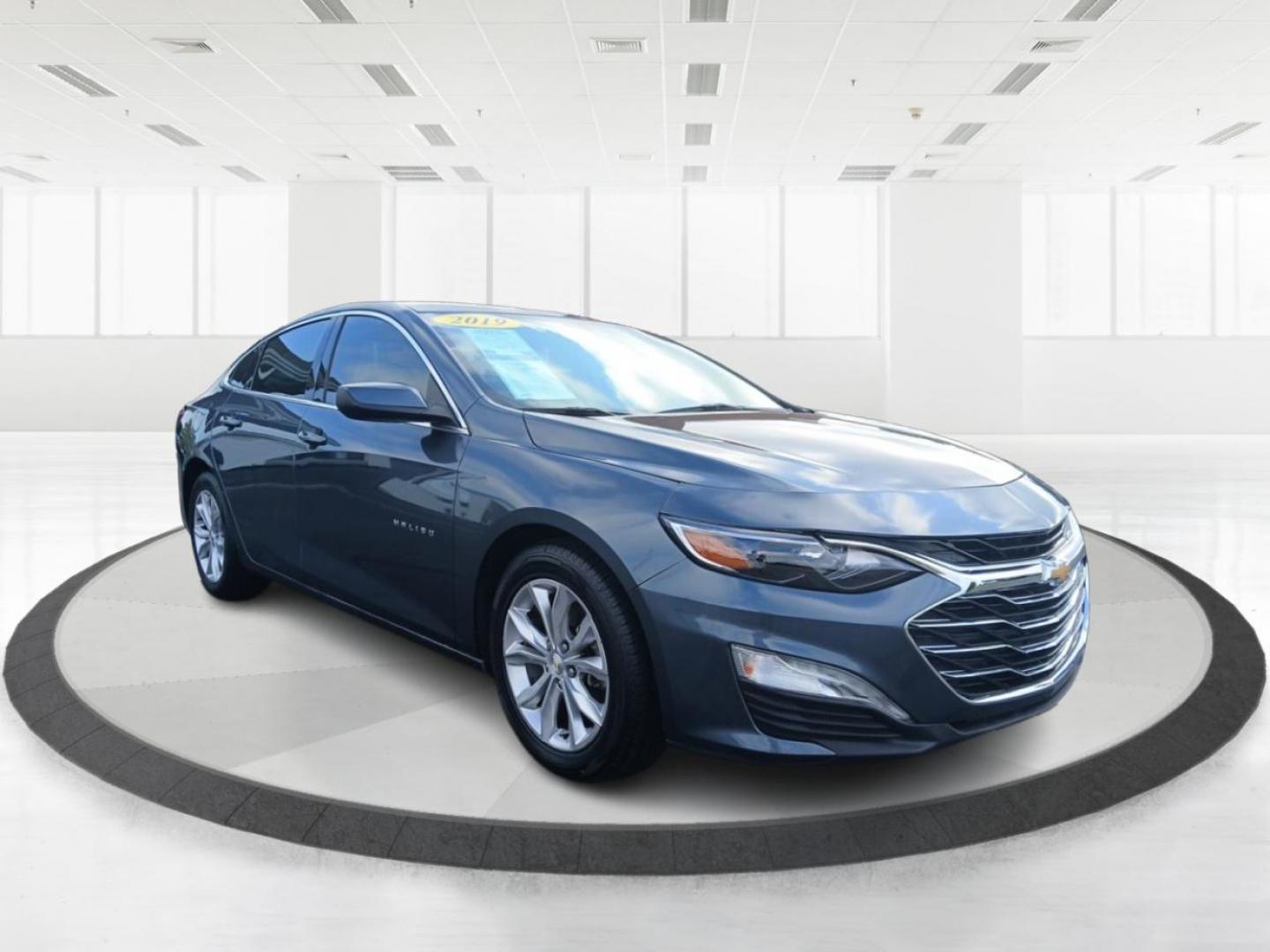 2019 Gray Chevrolet Malibu LT (1G1ZD5ST2KF) with an 1.5L L4 DOHC 16V engine, 6A transmission, located at 1184 Kauffman Ave, Fairborn, OH, 45324, (937) 908-9800, 39.807072, -84.030914 - Photo#0