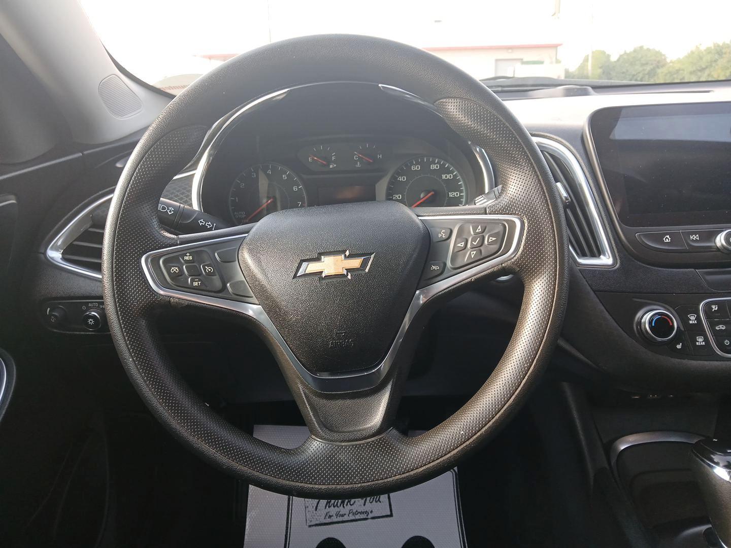 2019 Gray Chevrolet Malibu LT (1G1ZD5ST2KF) with an 1.5L L4 DOHC 16V engine, 6A transmission, located at 1184 Kauffman Ave, Fairborn, OH, 45324, (937) 908-9800, 39.807072, -84.030914 - Photo#15