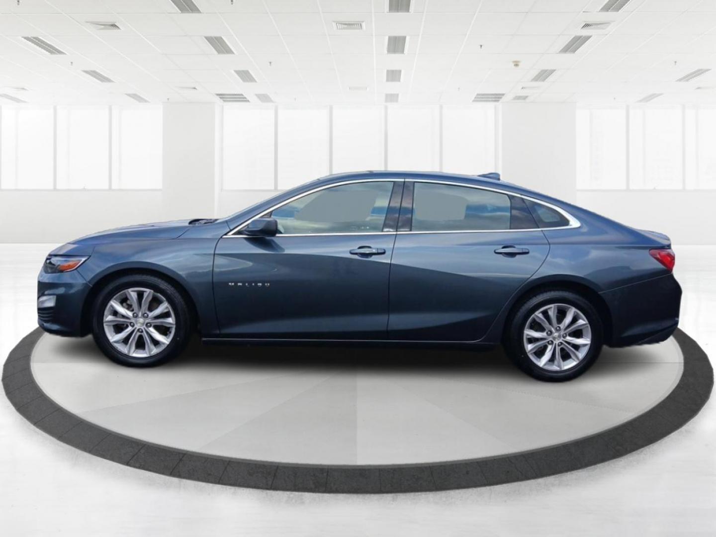 2019 Gray Chevrolet Malibu LT (1G1ZD5ST2KF) with an 1.5L L4 DOHC 16V engine, 6A transmission, located at 1184 Kauffman Ave, Fairborn, OH, 45324, (937) 908-9800, 39.807072, -84.030914 - Photo#5