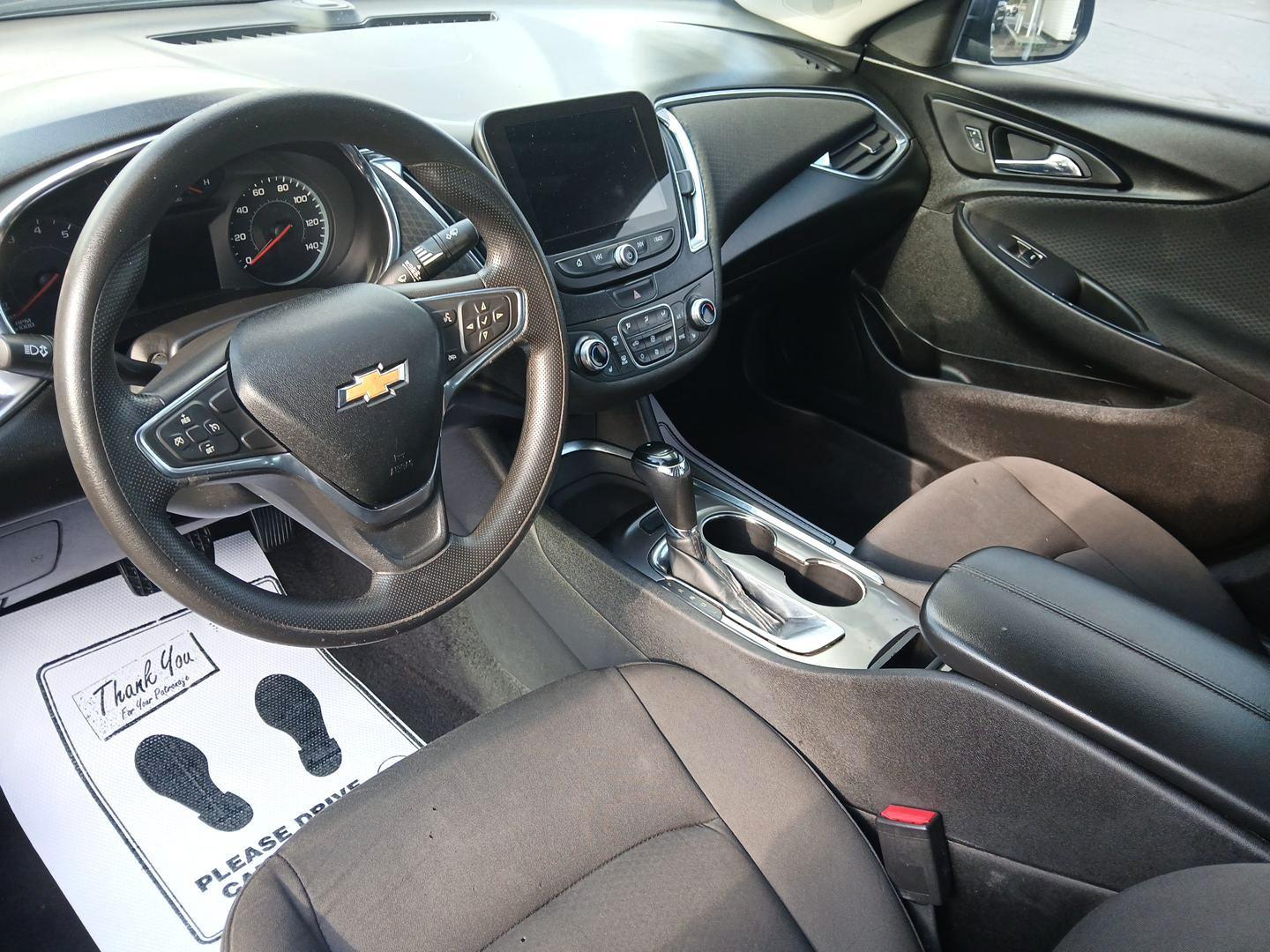 2019 Gray Chevrolet Malibu LT (1G1ZD5ST2KF) with an 1.5L L4 DOHC 16V engine, 6A transmission, located at 1184 Kauffman Ave, Fairborn, OH, 45324, (937) 908-9800, 39.807072, -84.030914 - Photo#8