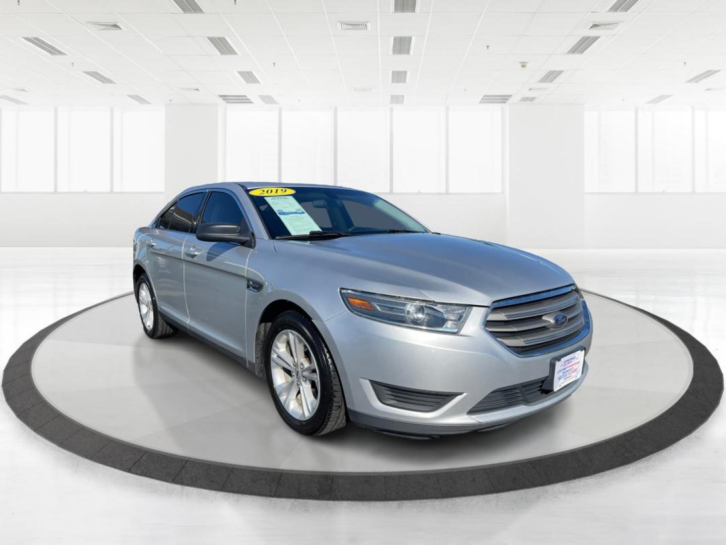 2019 Ingot Silver Metallic Ford Taurus SE FWD (1FAHP2D87KG) with an 3.5L V6 DOHC 24V engine, 6A transmission, located at 1184 Kauffman Ave, Fairborn, OH, 45324, (937) 908-9800, 39.807072, -84.030914 - Photo#0